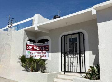 Casa de 2 habitaciones, Los Cabos · Casa en Venta – Col. Acuario (Esquina)