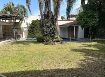 15c730ae3b7f3c5386a3a9ffd878e6ff9b72ec7353a31b01ee4f271ed3393505 · Casa con Uso de Suelo Comercial en Renta
