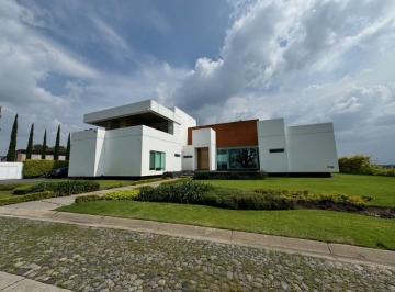 Casa · 837m² · 5 Recámaras · 4 Estacionamientos · Casa en Venta La Primavera, Zapopan Jalisco