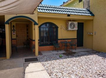Casa · 256m² · 3 Recámaras · 2 Estacionamientos · Casa en Unidad Nacional
