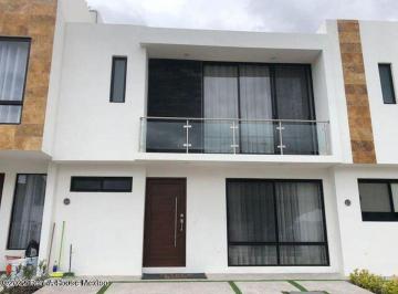 Casa de 3 habitaciones, Querétaro · San Isidro Juriquilla Casa en Venta con Acabados de Lujo y Entrega Inmediata Io2909