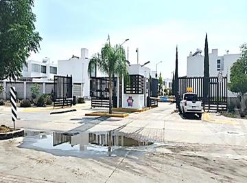 Casa de 2 habitaciones, Corregidora · Casa en Dos Niveles, Venta en Residencial La Vida Condominio Hera con 102 m² de Terreno