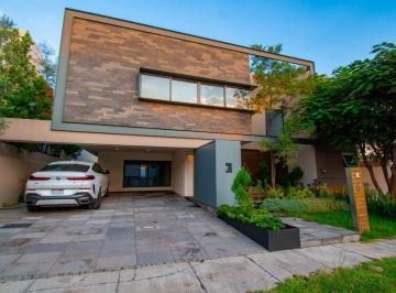 Casa · 259m² · 4 Recámaras · 4 Estacionamientos · Residencia Venta Puerta Plata Zapopan