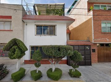 Casa de 3 habitaciones, Iztapalapa · Casa en Venta en Constitucion de 1917 Cdmx