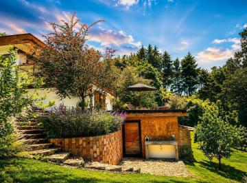 Casa · 290m² · 2 Recámaras · 4 Estacionamientos · Casa de Campo en Renta con Río y Vista Al Bosque en Valle de Bravo