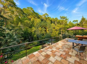 Casa · 180m² · 2 Recámaras · 4 Estacionamientos · Casa de Campo en Renta con Río y Vista Al Bosque en Valle de Bravo