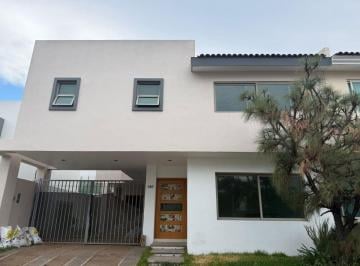 Casa en condominio de 4 habitaciones, Zapopan · Casa en Renta en Jardin Real, Coto Iiii