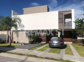 Casa · 255m² · 3 Recámaras · 2 Estacionamientos · Casa en Venta en El Encino Residencial & Golf