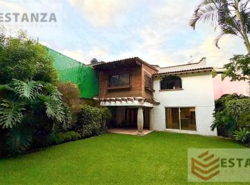 Casa · 350m² · 3 Recámaras · 2 Estacionamientos · Renta Casa en La Cañada Cuernavaca