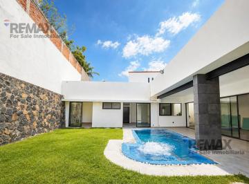 Casa · 350m² · 3 Recámaras · 3 Estacionamientos · Estrena Casa de Lujo de Una Sola Planta con Alberca y Jacuzzi en Burgos, Temixco, Morelos…clave 6149