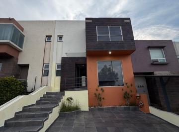 Casa 160m² Renta · | Casa Amueblada en Altozano |