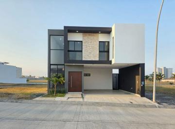 Casa en condominio de 3 habitaciones, Alvarado · Casa en Venta a un Costado de Plaza Comercial en La Riviera