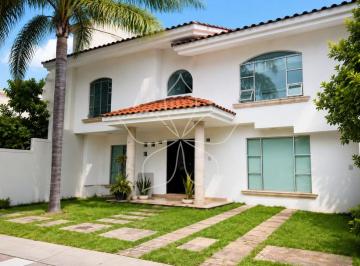 Casa de 3 habitaciones, Zapopan · Residencia en Renta, Jardin Real, Zapopan, Jal.