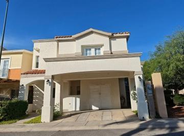 Casa de 3 habitaciones, Chihuahua · Casa Renta Amueblada en Reliz $25,000 + Cuota + Internet Ya Instalado.
