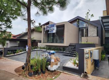 Casa · 370m² · 4 Recámaras · 2 Estacionamientos · Casa en Venta en Club de Golf Altozano Montaña Monarca III