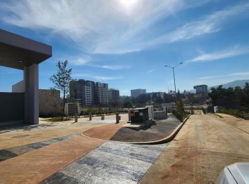 Terreno / Lote · 199m² · Terreno en Venta en Altozano con Caseta de Vigilancia Junto Al Colegio Jefferson