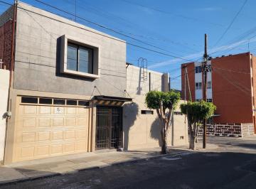 Casa · 250m² · 3 Recámaras · 2 Estacionamientos · Casa en Esquina en Venta en Chapultepec Sur a Unos Pasos de Av Principal