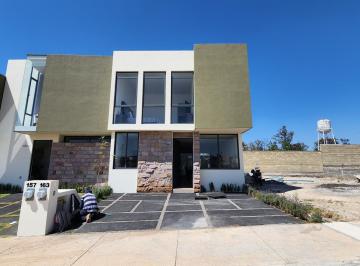 Casa · 216m² · 4 Recámaras · 2 Estacionamientos · Casa en Venta Santa María de Guido Fraccionamiento Privado