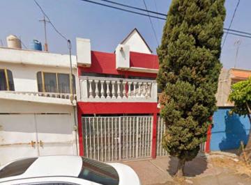 Casa de 3 habitaciones, Ecatepec de Morelos · Casa en Valle de Aragon, Muy Amplia y de Adjudicacion, Cerca del Metro Muzquis