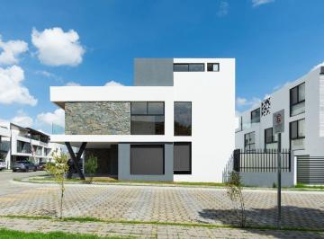Casa · 267m² · 3 Recámaras · 2 Estacionamientos · Casa en Venta en Esquina y Frente a Área Verde. Lomas de Angelopolis