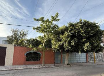 Casa · 450m² · 8 Recámaras · 2 Estacionamientos · Casa en Venta en Bosques del Prado