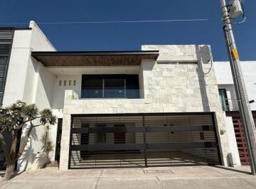 Casa · 328m² · 4 Recámaras · 3 Estacionamientos · Casacasa en Venta en Puesta del Sol, Ags.