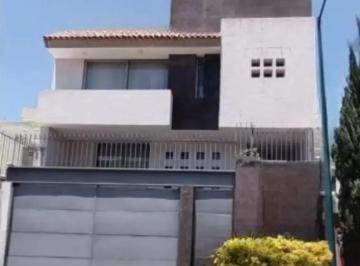 Casa de 4 habitaciones, Coyoacán · Casa en Coyoacan de Adjudicacion, Muy Cerca del Centro de Coyoacan