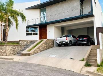 Casa · 390m² · 4 Recámaras · 2 Estacionamientos · Casa en La Cañada