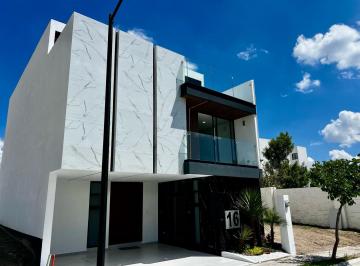Casa · 253m² · 4 Recámaras · 2 Estacionamientos · Casa en Alvea, Lomas de Angelópolis II