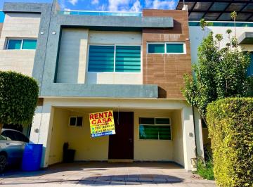 Casa · 200m² · 3 Recámaras · 3 Estacionamientos · Casa en Arboledas del Pedregal. Periférico Puebla