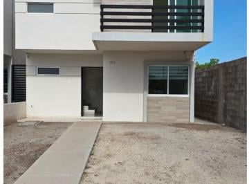 Casa · 107m² · 3 Recámaras · 3 Estacionamientos · Casa en Venta en Privada Kentia Valle Alto