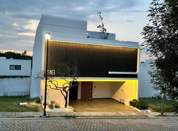 Casa · 426m² · 4 Recámaras · 2 Estacionamientos · Casa en Isla Blanca, Lomas de Angelópolis Lll