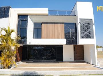 Casa · 336m² · 4 Recámaras · 3 Estacionamientos · Casa en Parque Napa, Lomas de Angelopolis Lll