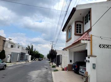 Casa · 90m² · 3 Recámaras · 2 Estacionamientos · Casa en Venta Las Plazas Monterrey Nl