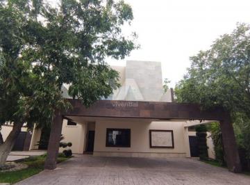 c046a7381f86ec4f959e9253107531d1c5eef5684ab5de3edb11b395dece9945 · Casa con Amplio Jardín con Palapa en Residencial San Alberto