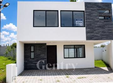 Casa · 205m² · 3 Recámaras · 2 Estacionamientos · Casa Venta y Rentataray Royal Ciudad Maderas