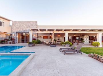 Casa en condominio de 3 habitaciones, Querétaro · Casa en Renta en Juriquilla con Alberca