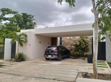 Casa · 186m² · 3 Recámaras · 2 Estacionamientos · Casa de 1 Piso con Paneles Solares – Privada Residencial Al Norte de Mérida
