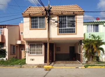 Casa · 250m² · 5 Recámaras · 1 Estacionamiento · Casa en Renta en Fracc. El Campanario, Altamira Tamaulipas.