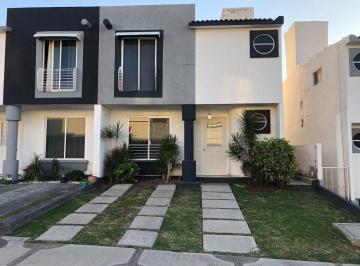 Casa · 110m² · 3 Recámaras · 2 Estacionamientos · Casa en Renta en Fraccionamiento Palmares, Querétaro, Querétaro.