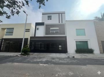 Casa · 210m² · 3 Recámaras · 2 Estacionamientos · Casa Cumbres Santa Clara Monterrey Venta