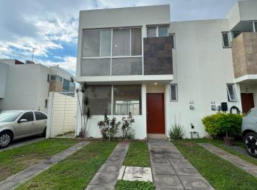 Casa de 3 habitaciones, Zapopan · Casa en Venta en Mariano Otero El Fortin