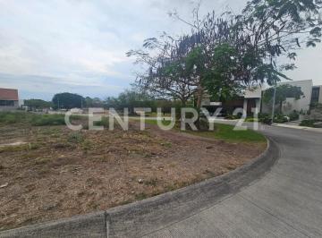 Terreno / Lote · 470m² · Terreno Residencial Golf 2da Etapa, en Altozano.