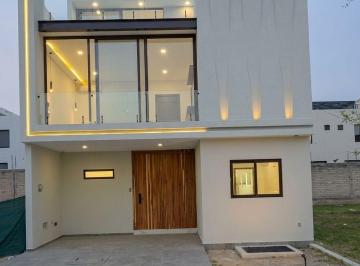 9d187b2beafc50a7082b3a243208f5b19f9f3946f1c46bf969e36bf657fb111c · Casa en Venta en Solares, Altanza
