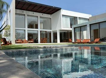 Casa de 5 habitaciones, León · Casa Residencial de Lujo en El Bosque Country Club