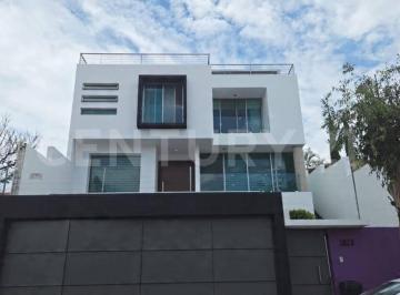 Casa · 416m² · 4 Recámaras · 5 Estacionamientos · Casa en Venta en Paisajes del Tesoro
