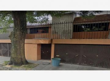 Casa de 3 habitaciones, Coyoacán · Amplia Casa en Coyoacán con Gran Potencial (Remate Bancario)