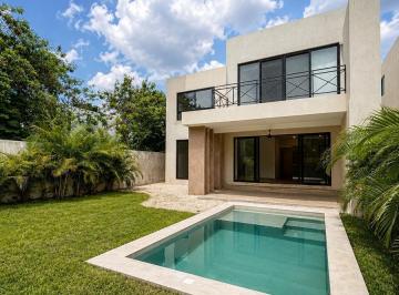 Casa · 260m² · 3 Recámaras · 4 Estacionamientos · | Casa en Renta en Privada Residencial Nortemerida Komchen |