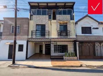 Casa · 240m² · 5 Recámaras · 1 Estacionamiento · Casa en Venta en Bosques de Anahuac