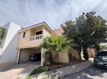 Casa de 3 habitaciones, Chihuahua · En Renta Amueblada, en Paseos de Chih, Uach Norte